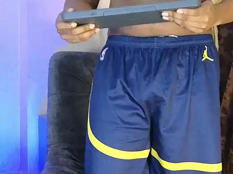 Snapshot of BenjaminCol_ chatting on 11-05-25, 08:36 BenjaminCol online show from 11-05-25, 08:36