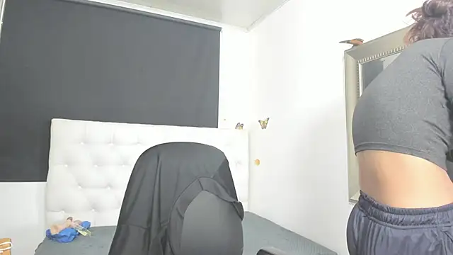 Snapshot of evelynesex chatting on 01-12-26, 03:56 evelynesex online show from 01-12-26, 03:56