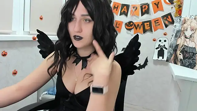 Snapshot of sofamuffin chatting on 10-28-25, 10:23 sofamuffin online show from 10-28-25, 10:23