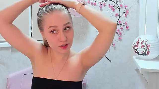 Snapshot of sofamuffin chatting on 03-18-26, 11:52 sofamuffin online show from 03-18-26, 11:52