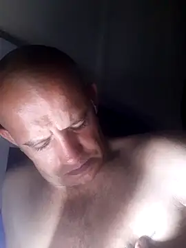 Snapshot of Lekewarmele chatting on 11-16-25, 02:06 Lekewarmele online show from 11-16-25, 02:06