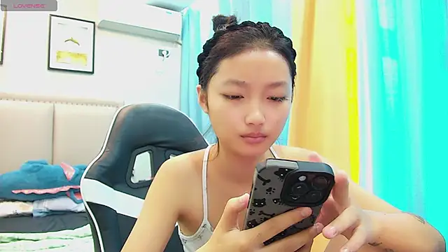 Snapshot of Safer-001 chatting on 10-05-25, 08:23 Safer-001 online show from 10-05-25, 08:23