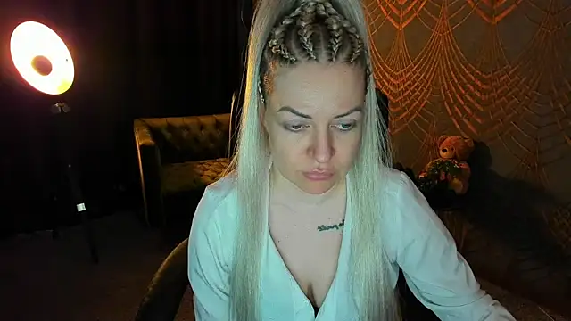 Anna Snows online show from 04-10-26, 05:34