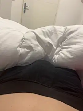 enzoyoungbisex online show from 02-13-26, 08:38