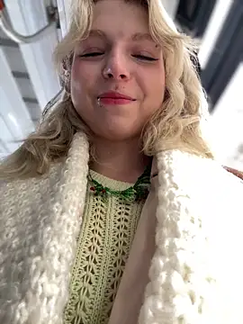 Snapshot of EveLittleSinner chatting on 09-20-25, 09:21 EveLittleSinner online show from 09-20-25, 09:21