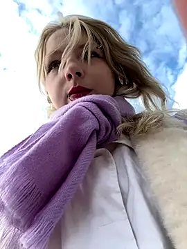 Snapshot of EveLittleSinner chatting on 10-21-25, 11:22 EveLittleSinner online show from 10-21-25, 11:22