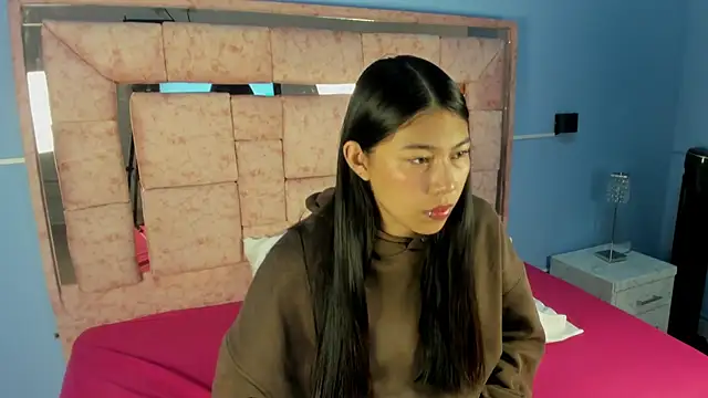 Snapshot of LICKY_LOV chatting on 10-16-25, 03:18 LICKY LOV online show from 10-16-25, 03:18