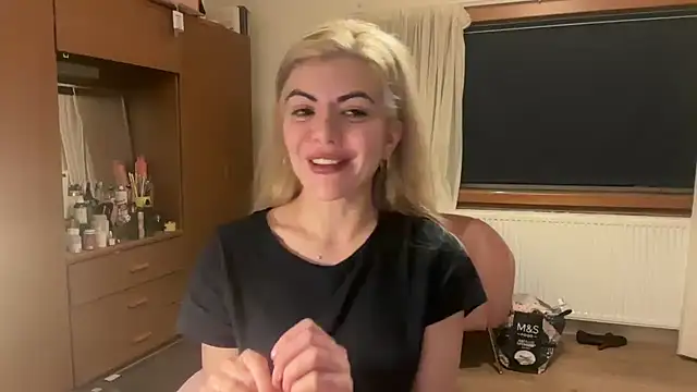 Snapshot of princess17 chatting on 12-19-25, 03:13 princess17 online show from 12-19-25, 03:13