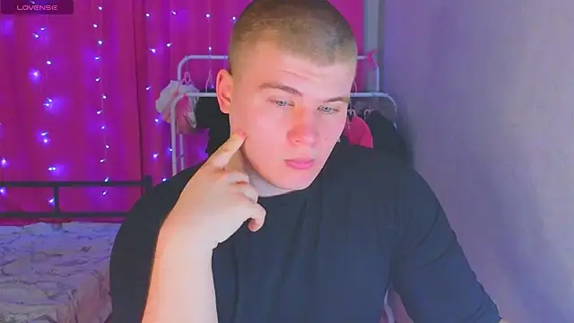 Snapshot of kittenmurr chatting on 02-21-26, 08:21 kittenmurr online show from 02-21-26, 08:21