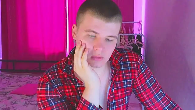 Snapshot of kittenmurr chatting on 03-15-26, 04:18 kittenmurr online show from 03-15-26, 04:18