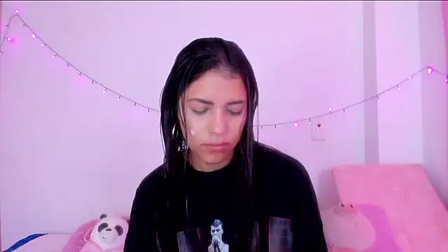 Snapshot of Abby_roussee chatting on 10-22-25, 01:00 Abby roussee online show from 10-22-25, 01:00