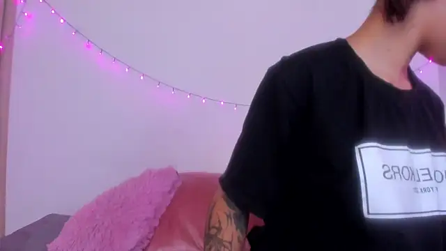 Snapshot of Abby_roussee chatting on 11-10-25, 09:25 Abby roussee online show from 11-10-25, 09:25