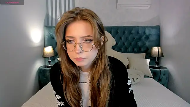 Snapshot of Grace_blush chatting on 09-28-25, 07:47 Grace blush online show from 09-28-25, 07:47