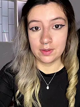 Snapshot of Blair_Bunnyy chatting on 01-15-26, 04:00 Blair Bunnyy online show from 01-15-26, 04:00