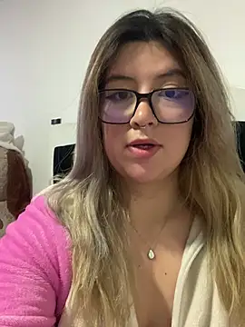 Snapshot of Blair_Bunnyy chatting on 01-18-26, 05:17 Blair Bunnyy online show from 01-18-26, 05:17