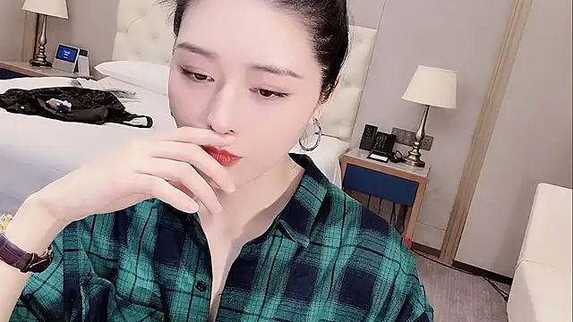 Ianxuan online show from 10-31-25, 03:51