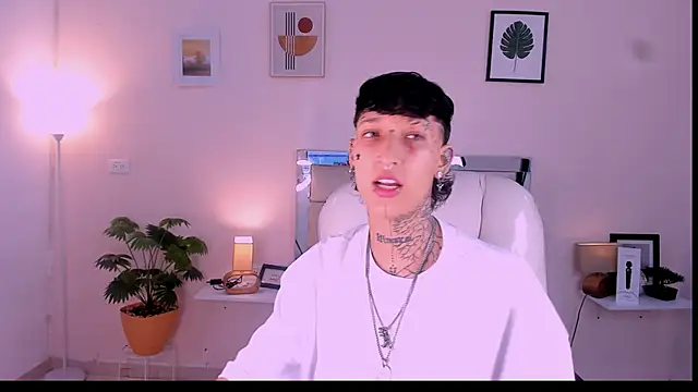 Snapshot of Luci_Rose chatting on 11-05-25, 03:39 Luci Rose online show from 11-05-25, 03:39