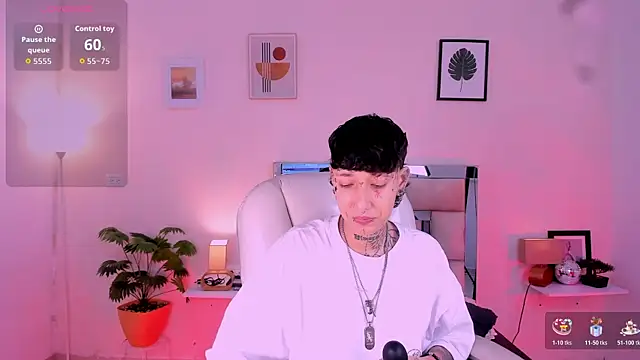 Snapshot of Luci_Rose chatting on 11-07-25, 03:06 Luci Rose online show from 11-07-25, 03:06