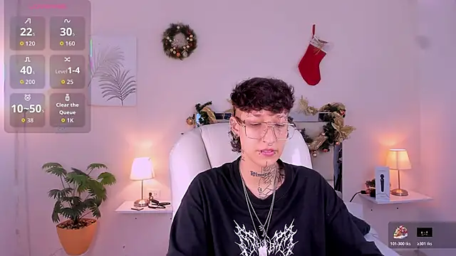 Snapshot of Luci_Rose chatting on 11-22-25, 02:10 Luci Rose online show from 11-22-25, 02:10