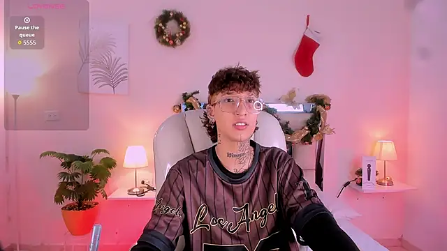 Snapshot of Luci_Rose chatting on 12-03-25, 04:09 Luci Rose online show from 12-03-25, 04:09