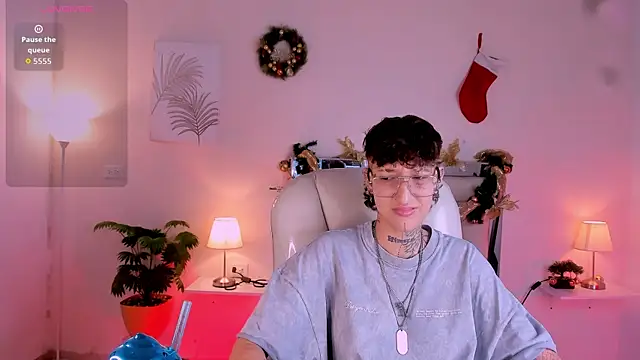 Snapshot of Luci_Rose chatting on 12-04-25, 03:38 Luci Rose online show from 12-04-25, 03:38