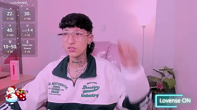 Snapshot of Luci_Rose chatting on 12-19-25, 08:49 Luci Rose online show from 12-19-25, 08:49