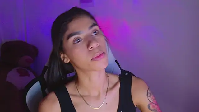 BrunetteAdams001 online show from 02-11-26, 03:33