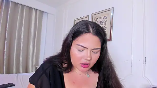 Snapshot of Tessa_Sinclaire chatting on 09-26-25, 08:24 Tessa Sinclaire online show from 09-26-25, 08:24