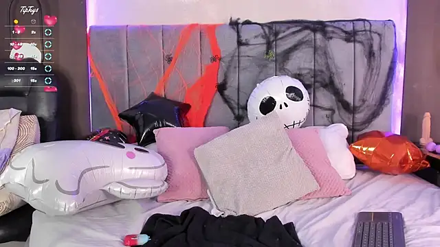 mily  18 online show from 11-01-25, 03:52