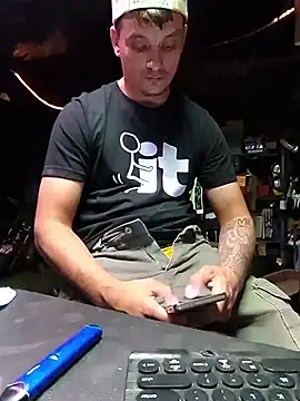 twistafatpipe online show from 10-18-25, 09:48