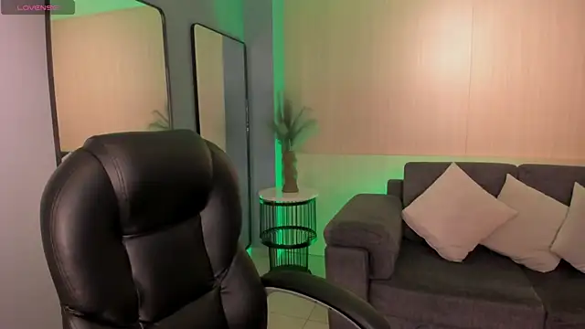 AyshelBrown online show from 11-14-25, 03:49