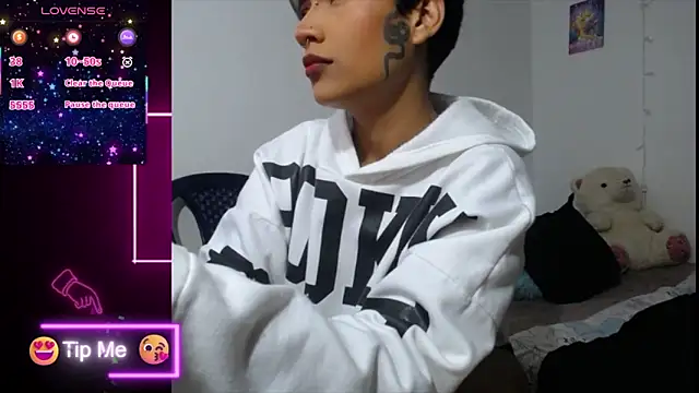 Snapshot of Papi_Mami_Live chatting on 12-17-25, 10:05 Papi Mami Live online show from 12-17-25, 10:05