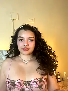Snapshot of AriaHeavenss chatting on 10-16-25, 12:22 AriaHeavenss online show from 10-16-25, 12:22