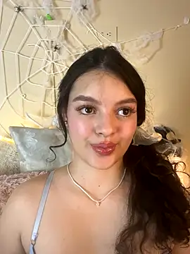 Snapshot of AriaHeavenss chatting on 10-20-25, 12:22 AriaHeavenss online show from 10-20-25, 12:22