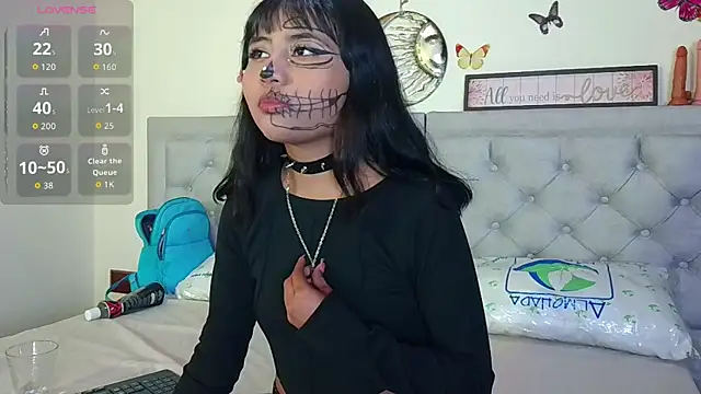 Snapshot of NubesNubladas chatting on 10-25-25, 04:09 NubesNubladas online show from 10-25-25, 04:09