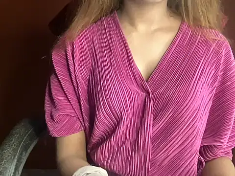 Snapshot of heartless_Queen chatting on 11-20-25, 05:18 heartless Queen online show from 11-20-25, 05:18