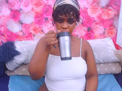 MiniMinaj online show from 11-26-25, 08:15