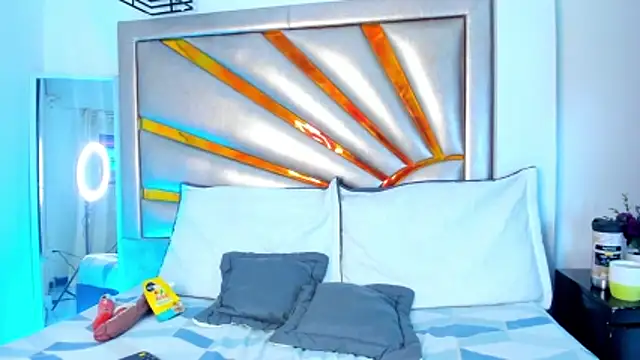 Snapshot of miiaStorm chatting on 02-05-26, 03:44 miiaStorm online show from 02-05-26, 03:44