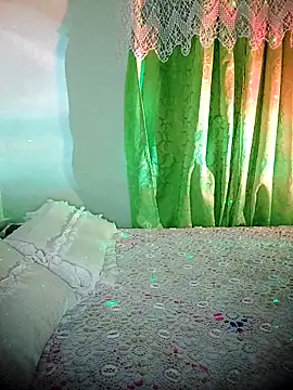 Snapshot of Linda_Saenz_ chatting on 11-14-25, 03:49 Linda Saenz online show from 11-14-25, 03:49