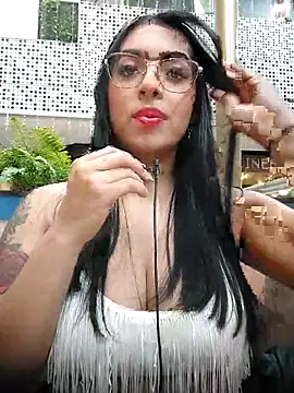 Snapshot of Linda_Saenz_ chatting on 11-21-25, 08:40 Linda Saenz online show from 11-21-25, 08:40