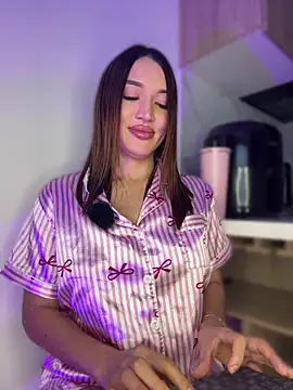 Snapshot of Bella-taylorr chatting on 04-10-26, 06:07 Bella-taylorr online show from 04-10-26, 06:07