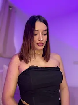 Snapshot of Bella-taylorr chatting on 05-11-26, 11:38 Bella-taylorr online show from 05-11-26, 11:38