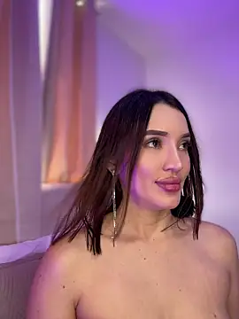 Snapshot of Bella-taylorr chatting on 05-11-26, 04:04 Bella-taylorr online show from 05-11-26, 04:04