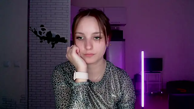 Snapshot of Leonaalove chatting on 04-02-26, 05:32 Leonaalove online show from 04-02-26, 05:32