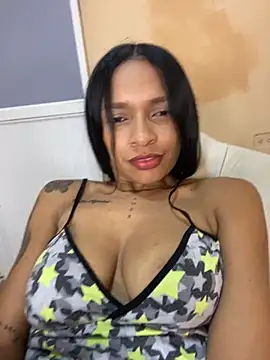 Snapshot of Luna025 chatting on 11-02-25, 05:43 Luna025 online show from 11-02-25, 05:43