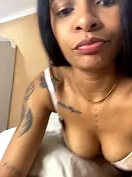 Snapshot of Luna025 chatting on 11-13-25, 08:08 Luna025 online show from 11-13-25, 08:08