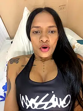 Snapshot of Luna025 chatting on 11-16-25, 11:05 Luna025 online show from 11-16-25, 11:05