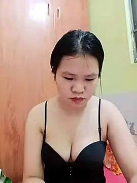 Snapshot of emyeuhss chatting on 09-12-25, 03:12 emyeuhss online show from 09-12-25, 03:12