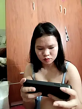 Snapshot of emyeuhss chatting on 09-22-25, 03:47 emyeuhss online show from 09-22-25, 03:47