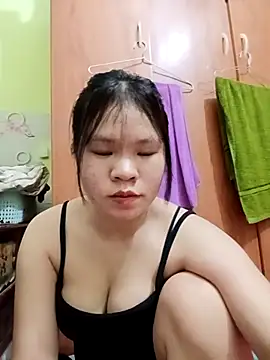 Snapshot of emyeuhss chatting on 10-04-25, 12:36 emyeuhss online show from 10-04-25, 12:36